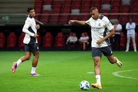 更在主持的 更在主持的